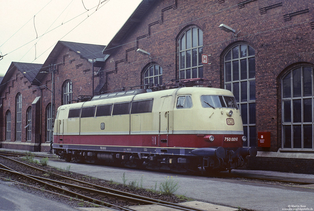 750 001 alias 103 001 im Ausbesserungswerk Opladen