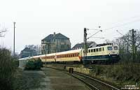110 200 in oceanblau beige mit TUI-Ferienexpress am Haltepunkt Paderborn Kasseler Tor