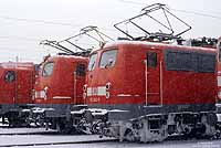 110 234 neben 110 239 im verschneiten Bw Stuttgart