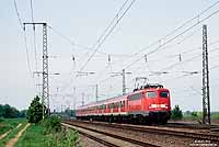 110 351 in verkhrsrot mit LZB zwischen Mahheim und Heidelberg