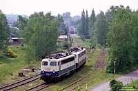 110 364 in oceanblau beige im Bahnhof Opladen beim Schrotthändler Bender