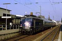 110 431 in blau mit N7892 Altenbeken - Dortmund in Paderborn Hbf