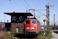 11 5327 ex 110 327 in Dortmund Bbf mit Stellwerk Dbl und Formsignal