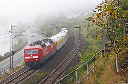 120 501 ex 120 153 mit drei Messwagen auf der herbstlichen Moselstrecke bei Kattenes