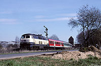 215 081 in oceanblau beige mit SE7732 in Kuchenheim mit Formsignal