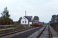 Schienenbus als Sonderzug auf der Strecke Erdorf - Igel im Bahnhof Wolsfeld