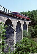 Schienenbus auf dem Viadukt bei Euscheid auf der Westeifelstrecke nach Neuerburg