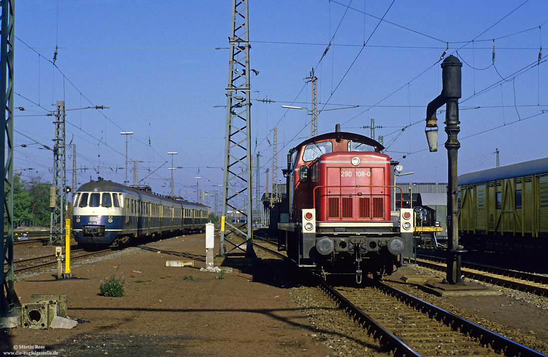 In Hamm Rbf abgestellter 430 109 neben der roten 290 108