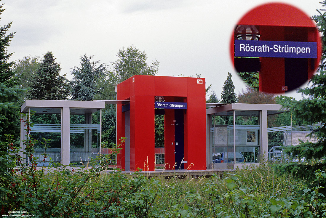 Pluspunkt am haltepunkt Rösrath Stümpen mit Schild Rösrath Strümpen