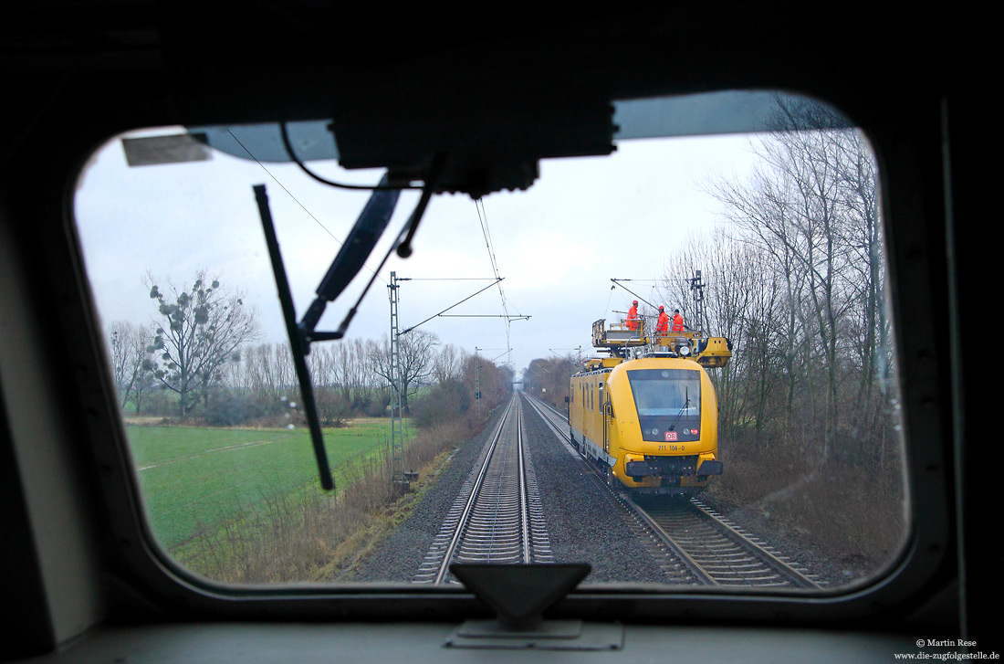 Aus der ersten Reihe 711 104 bei Ehringhausen aus 218 fotografiert