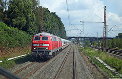 Abschlepplok 218 833 mit defekten ICE2 bei Wuppertal Vohwinkel