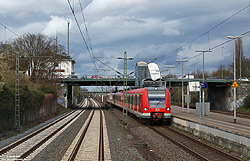 Auf dem Weg von Düsseldorf Flughafen Terminal nach Bergisch Gladbach fährt die S11 am 15.3.2024 in Düsseldorf-Unterrath ein.