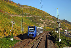 622 902 als Regionalexpress bei Boppard auf der herbstlichen Rheinstrecke
