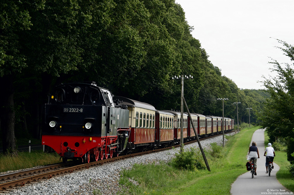 99 2322 bei Heiligendamm mit Telegrafenleitungen