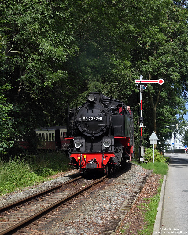 99 2322 bei Heiligendamm mit Negativformsignal