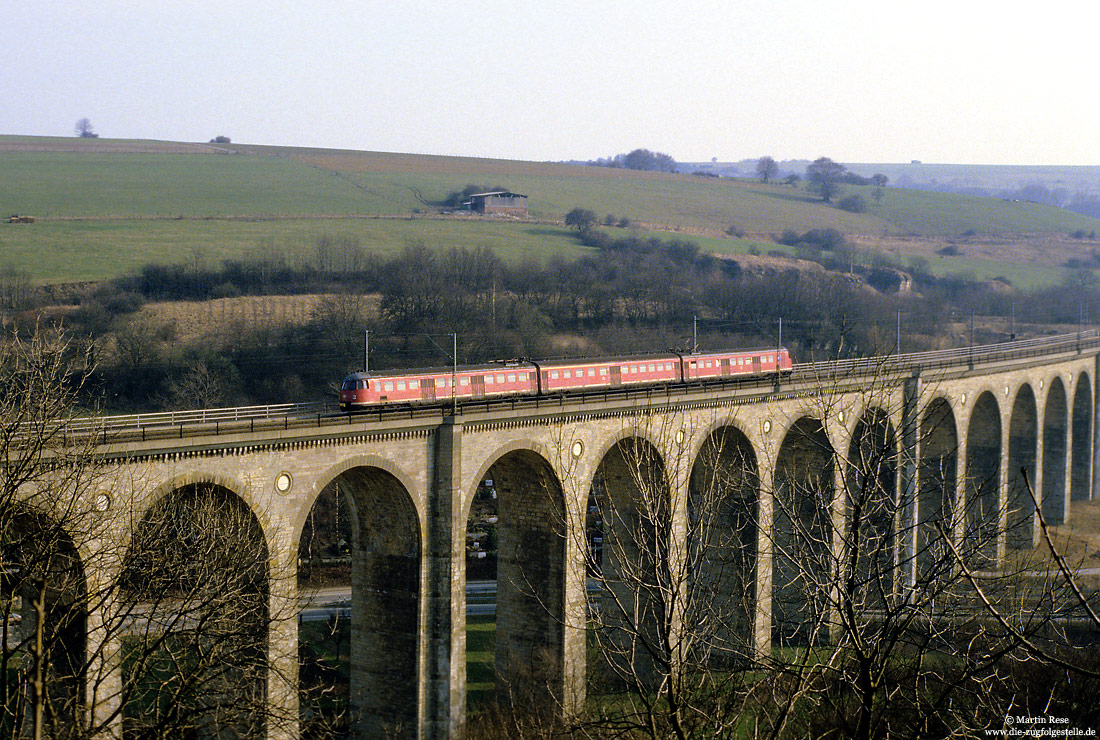 430 123 als E7891 aus Dortmund auf dem Bekeviadukt in Altenbeken

