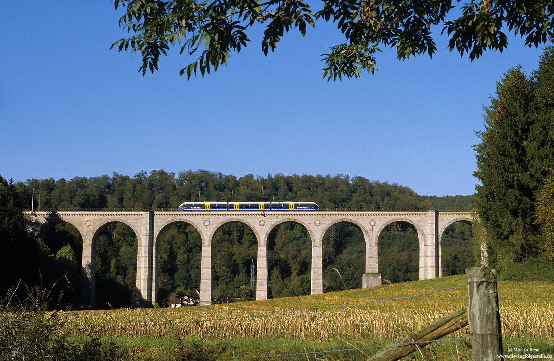 Nordwestbahn 81997 auf dem Dunetalviadukt zwischen Neuenbeken und Altenbeken