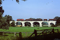 216 158mit Übergabe auf dem Tudorfer Viadukt auf der Almetalbahn Paderborn - Büren