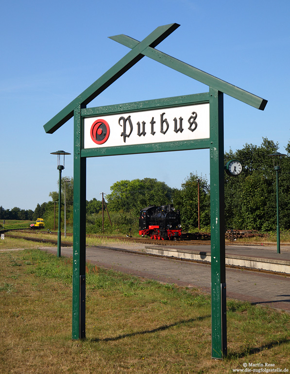 99 4632 der RÜBB rangiert im Bahnhof Putbus auf Rügen