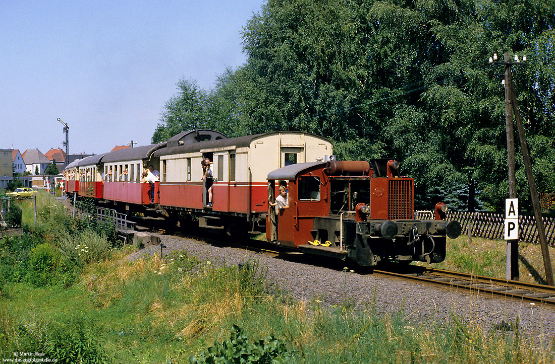 Mit einem Sonderzug aus Bad Lippspringe ist die ehemalige 323 474 bei Paderborn Nord unterwegs
