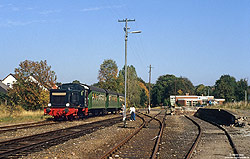 schwarze V20 042 der Museumseisenbahn Paderborn im Bahnhof Bad Lippspringe