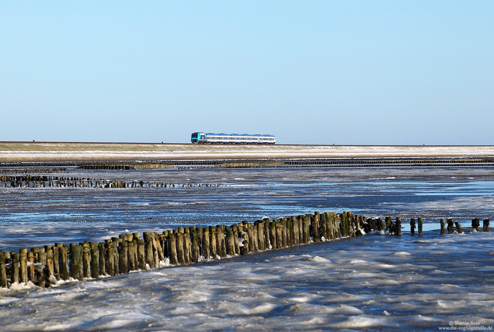 245 201 mit der NOB81708 nach Westerland den Hindenburgdamm. 