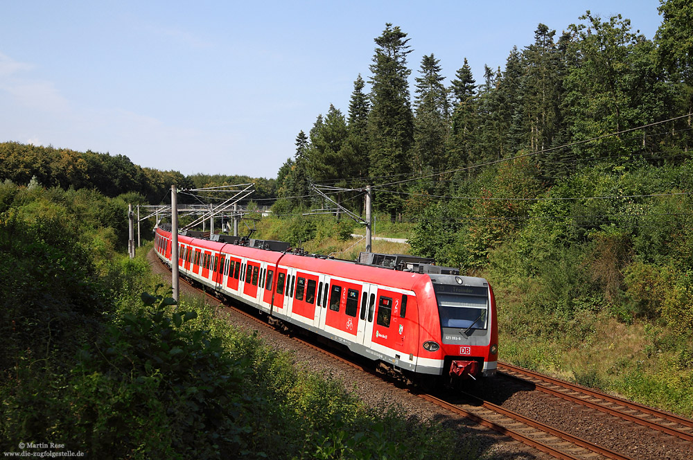 423 053 auf der Flughafenanbindung zum Flughafen Köln/Bonn