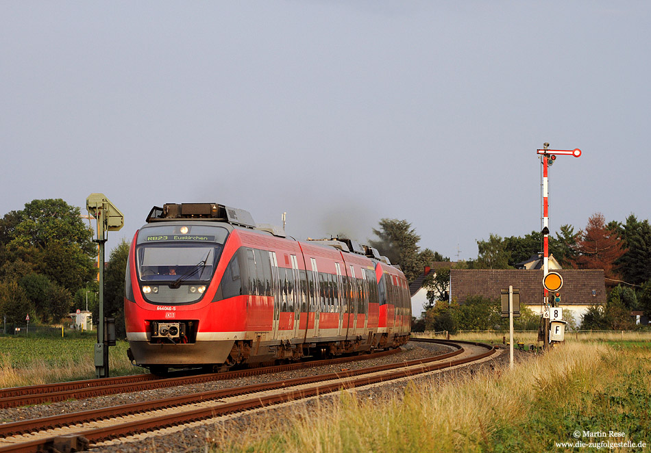 Als RB 11674 aus Bonn rollt der 644 046 bei Kuchenheim seinem Ziel Euskirchen entgegen