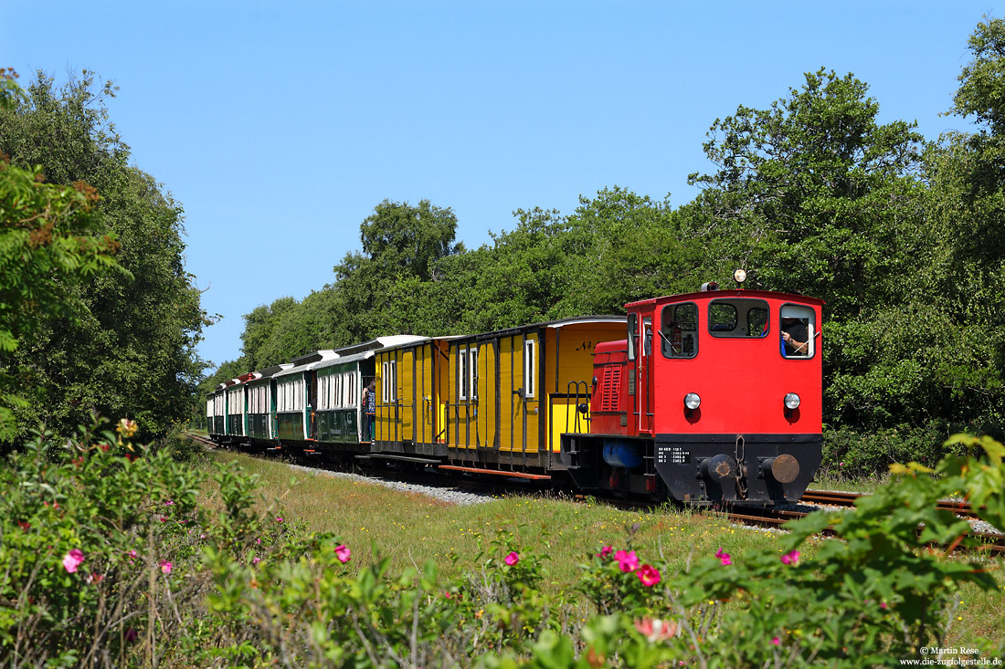 Lok Münster auf der Insel Borkum auf der zweigleisigen Schmalspurstrecke