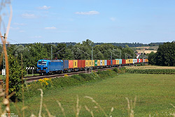 blauer Smartron 192 047 mit einem Containerzug zwischen Heidelsheim und Helmsheim
