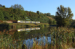 Spiegelung des ET8.04 im Weiher bei Nordheim (Württ.)