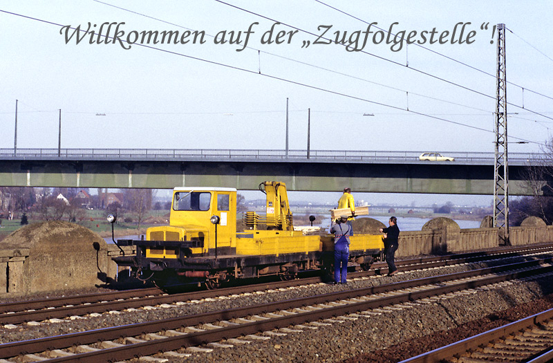 Zwischen 1951 und 1964 wurden die Rottenkraftwagen Bauart Klv 51 (Klv = Kleinwagen mit Verbrennungsmotor) bei der deutschen Bundesbahn in Dienst gestellt. Am 29.1.1986 konnte ich einen solchen Schwerkleinwagen auf der G-Bahn in Porta-Westfalica ablichten. Seiner Zeit suchte man Sicherungsposten und Warnwesten vergeblich!