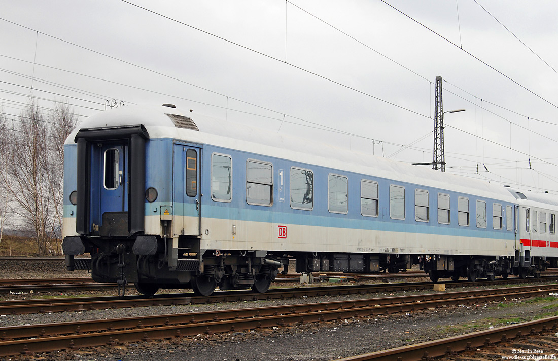 1. Klasse InterRegio-Wagen Aimz 261.4 (51 80 13-94 048-5) in Dortmund Bbf