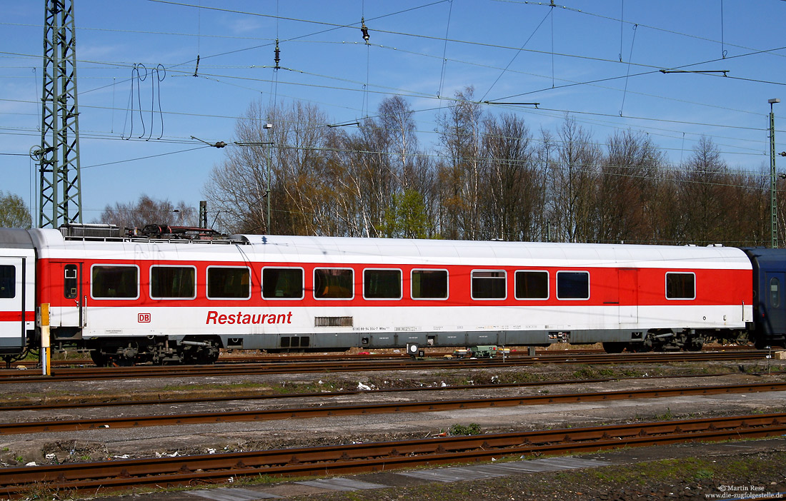 Restaurant WRmz 135.0 (61 80 88-94 304-7) in verkehrsrot in Dortmund Bbf.
