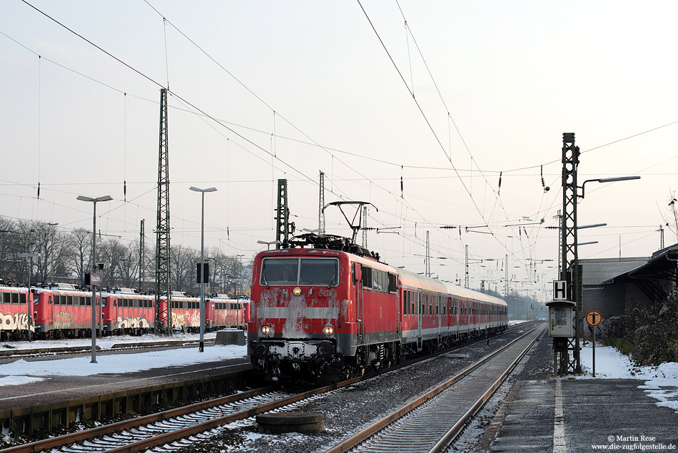 111 124 n-Wagen als RE29726 im Bahnhof Opladen vor dem Umbau